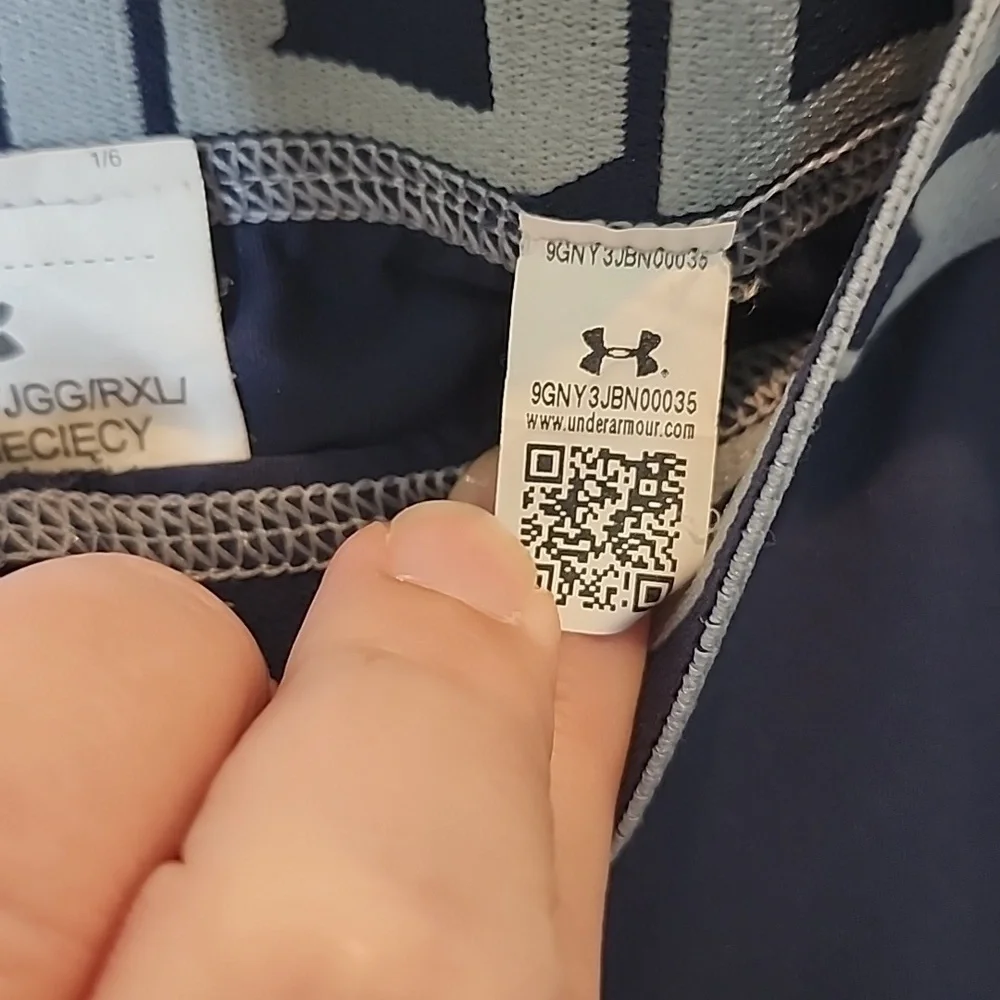Under Armour Youth Boy HeatGear Logo 3/4 Leggings in Navy, YXL Fitted
